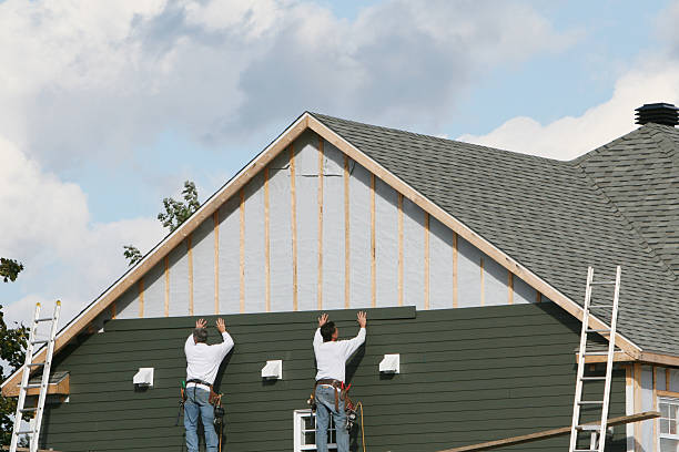Professional Siding Installation technician working in Baldwin, NY